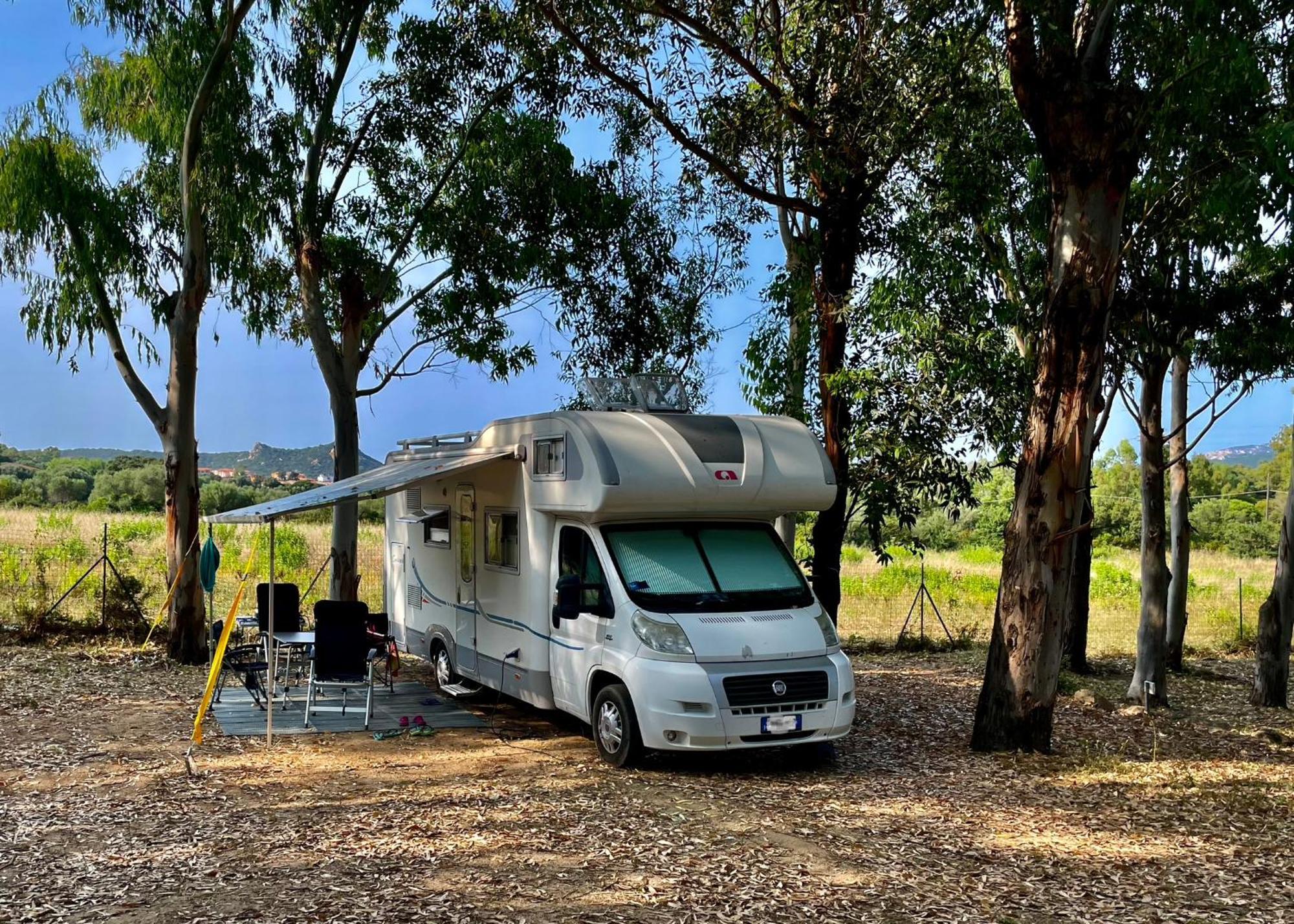 Villaggio Camping Golfo Di Arzachena カンニジョネ エクステリア 写真