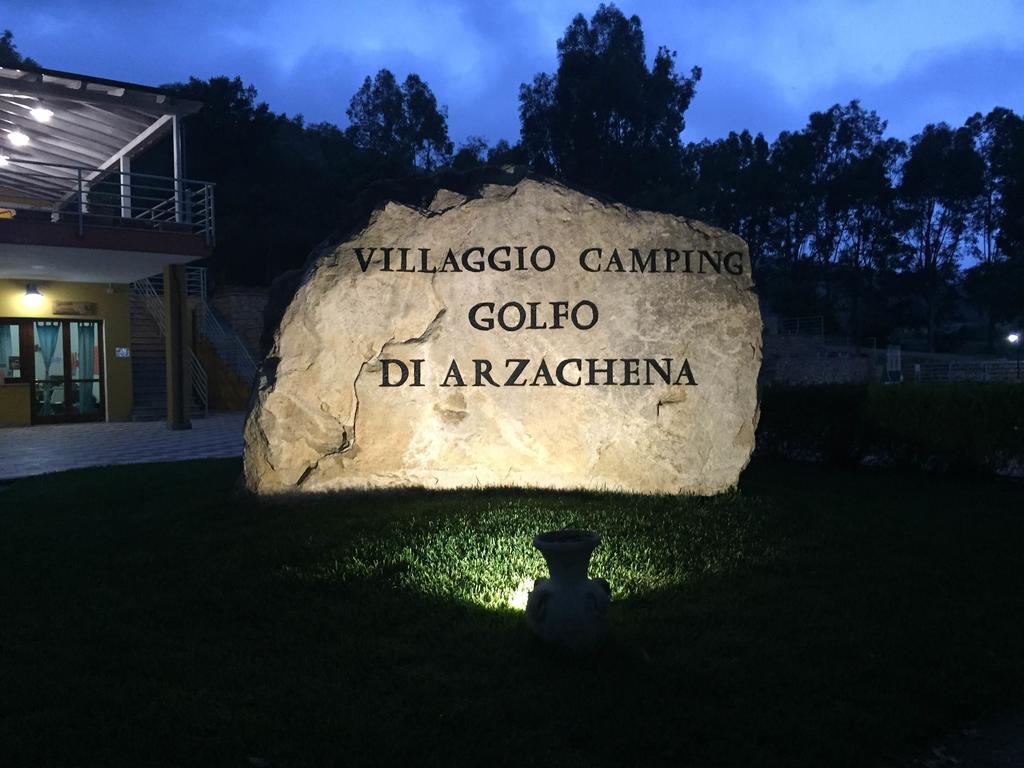 Villaggio Camping Golfo Di Arzachena カンニジョネ エクステリア 写真